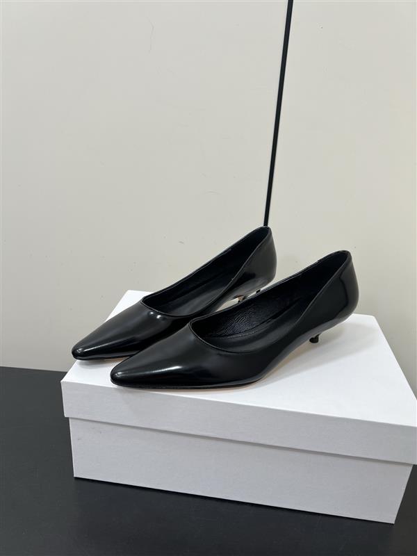 2025112717393904 310